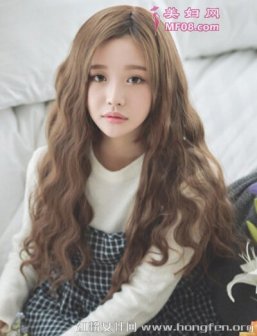 2015韩式甜美长发蛋卷头发型 可爱中长发打造萌妹造型