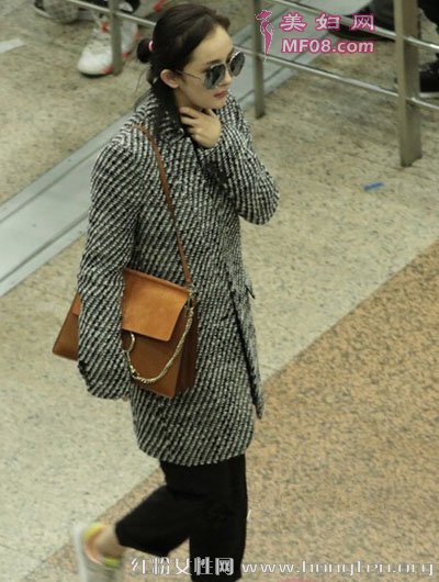 冬季明星街拍搭配示范 矮个子女生穿衣长高“神招”