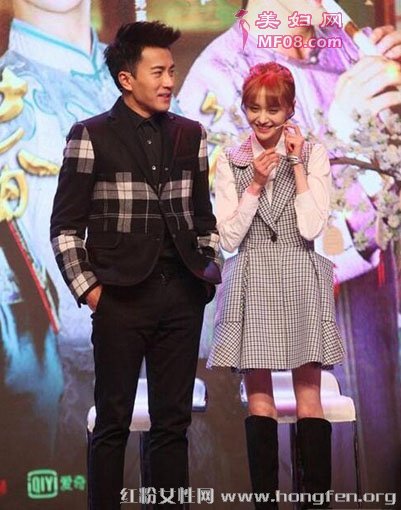 女星郑爽近期穿搭盘点 清纯模样出席各种活动