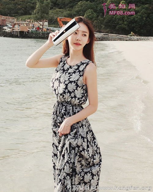 女人味十足的印花元素连衣裙 穿出韩剧般的唯美风情
