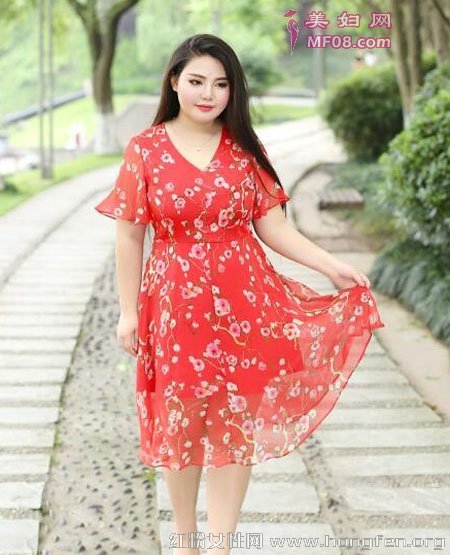 大码女装雪纺连衣裙搭配 微胖女生夏季穿出潮范