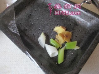 ţ