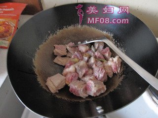ţ