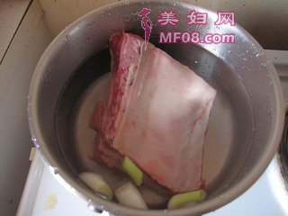 ţ