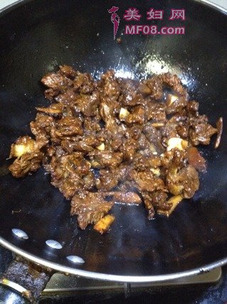 胡萝卜烧牛腩