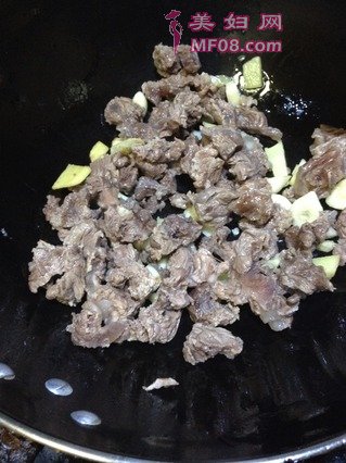 胡萝卜烧牛腩
