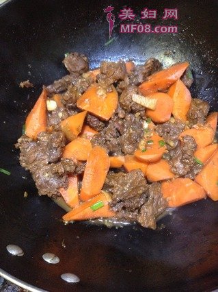 胡萝卜烧牛腩