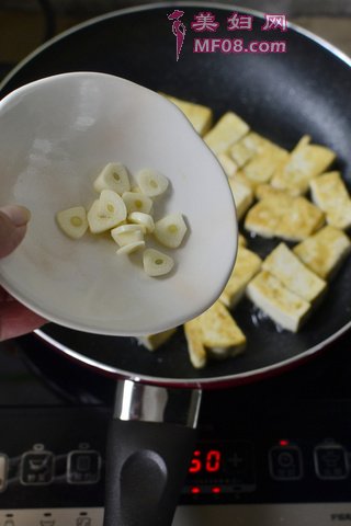 猪油渣烧豆腐