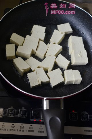 猪油渣烧豆腐