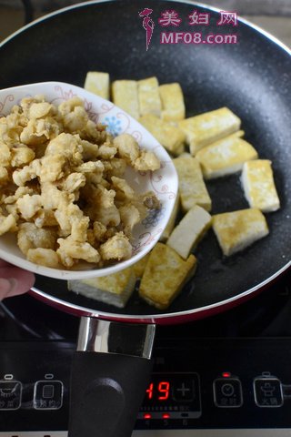 猪油渣烧豆腐