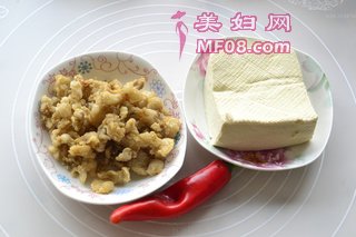 猪油渣烧豆腐