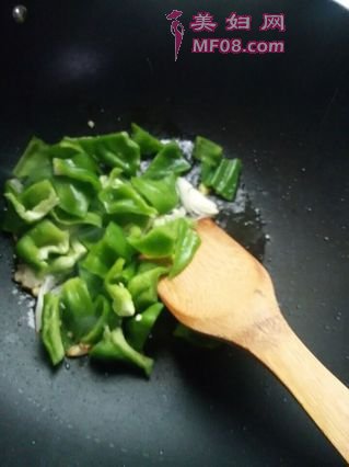 熏肠炒麻椒