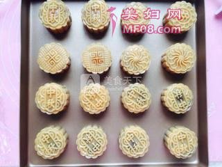 广式蛋黄月饼的做法步骤：7