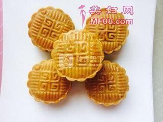 广式蛋黄月饼的做法步骤：12