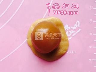 广式蛋黄月饼的做法步骤：6