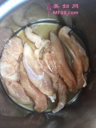 炸鸡柳，鸡条。的做法步骤：1