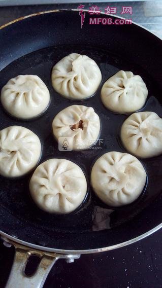 香菇虾仁生煎包的做法步骤：18