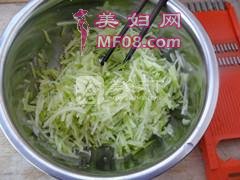炸丸子的做法步骤：2