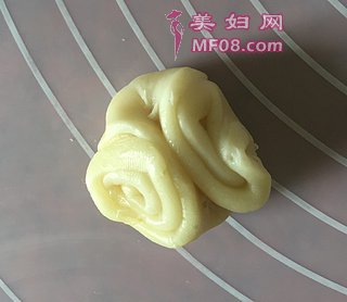荷花酥的做法步骤：13