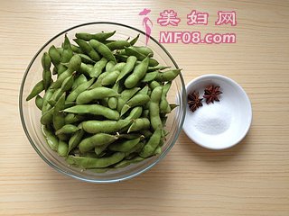 盐水毛豆的做法步骤：1