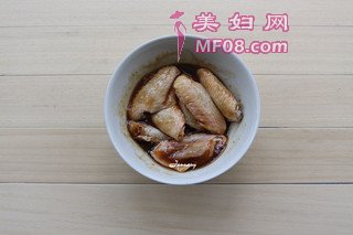 肉酱烤鸡翅的做法步骤：2