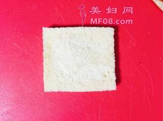 草莓蜡烛吐司的做法步骤：1