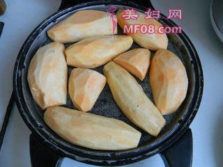 电饼铛烤地瓜的做法步骤：3