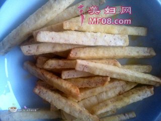 【幸福甜蜜好滋味】芝麻香芋条的做法步骤：6