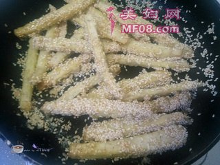 【幸福甜蜜好滋味】芝麻香芋条的做法步骤：10