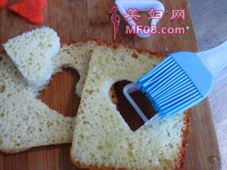 鹌鹑蛋土司的做法步骤：3