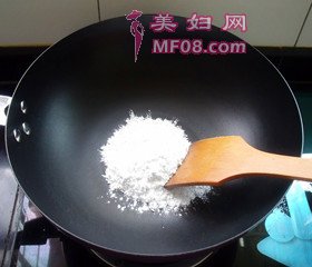 夏日传统点心~绿豆糕的做法步骤：2
