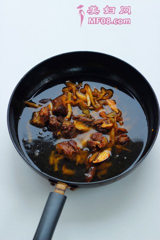 【榨菜香菇牛腩粉】的做法步骤：6