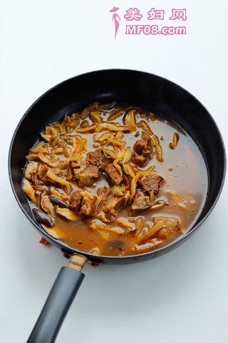 【榨菜香菇牛腩粉】的做法步骤：8