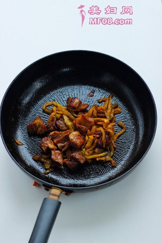 【榨菜香菇牛腩粉】的做法步骤：5