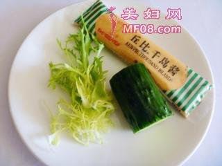 夹心大排卷的做法步骤：1