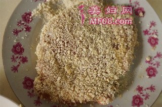 老爸的拿手老三样，跟着舌尖一起吃上海炸猪排的做法步骤：6