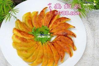 牛肉锅贴的做法步骤：8