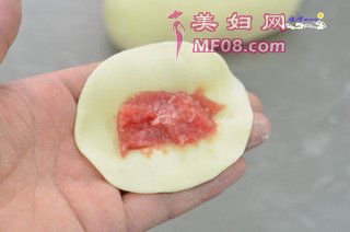 牛肉锅贴的做法步骤：3
