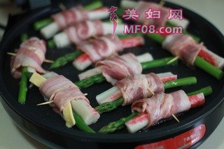 芦笋培根卷的做法步骤：6