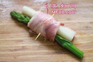 芦笋培根卷的做法步骤：4