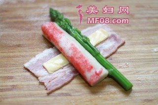 芦笋培根卷的做法步骤：3