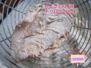 香酥炸鸡--给她（他）做千颂伊最爱的炸鸡的做法步骤：5