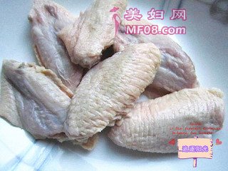 香酥炸鸡--给她（他）做千颂伊最爱的炸鸡的做法步骤：1