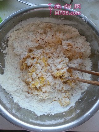 南瓜糯米香蕉条的做法步骤：4