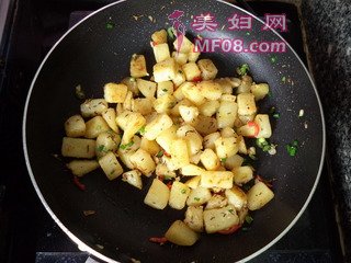 孜然土豆块的做法步骤：14
