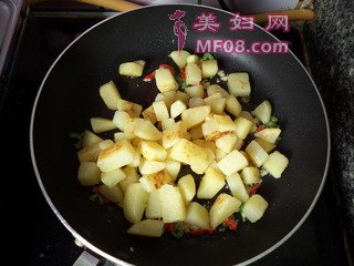 孜然土豆块的做法步骤：10