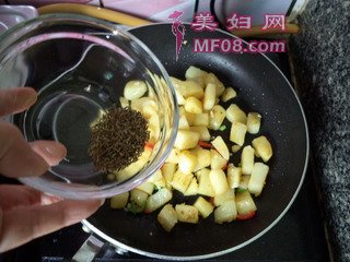 孜然土豆块的做法步骤：11
