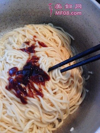 葱油拌面的做法步骤：6