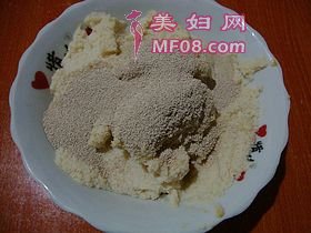 豆渣好去处-------【豆渣香葱麻酱烧饼】的做法步骤：2