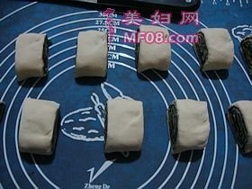 豆渣好去处-------【豆渣香葱麻酱烧饼】的做法步骤：11